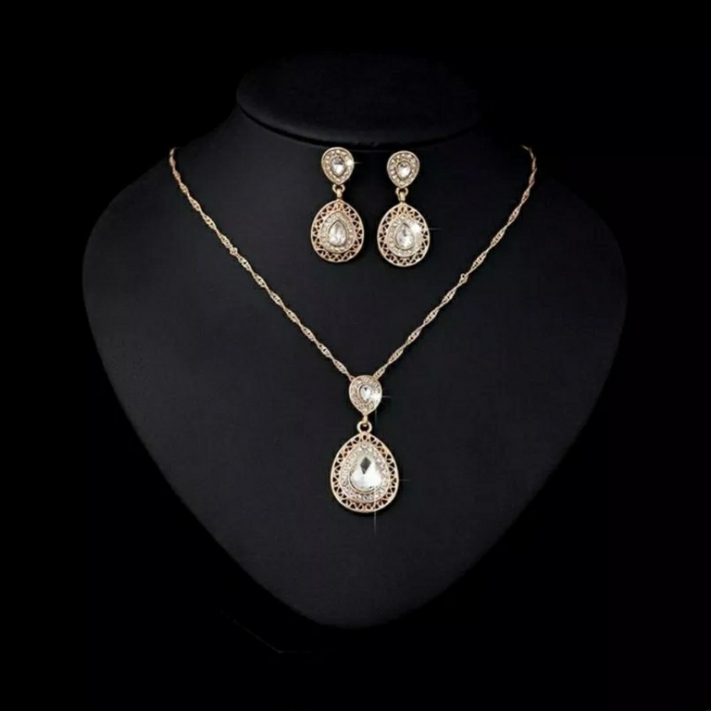Womens Crystal Necklace Set
